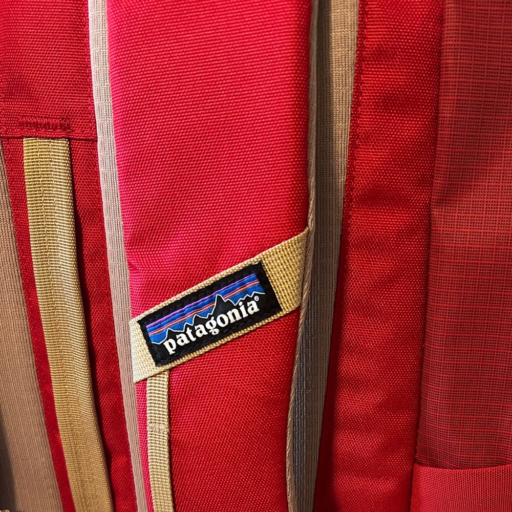 NWT Patagonia Black Hole 25L Pack Backpack Work Computer Bag Travel Outdoor - Picture 15 of 15